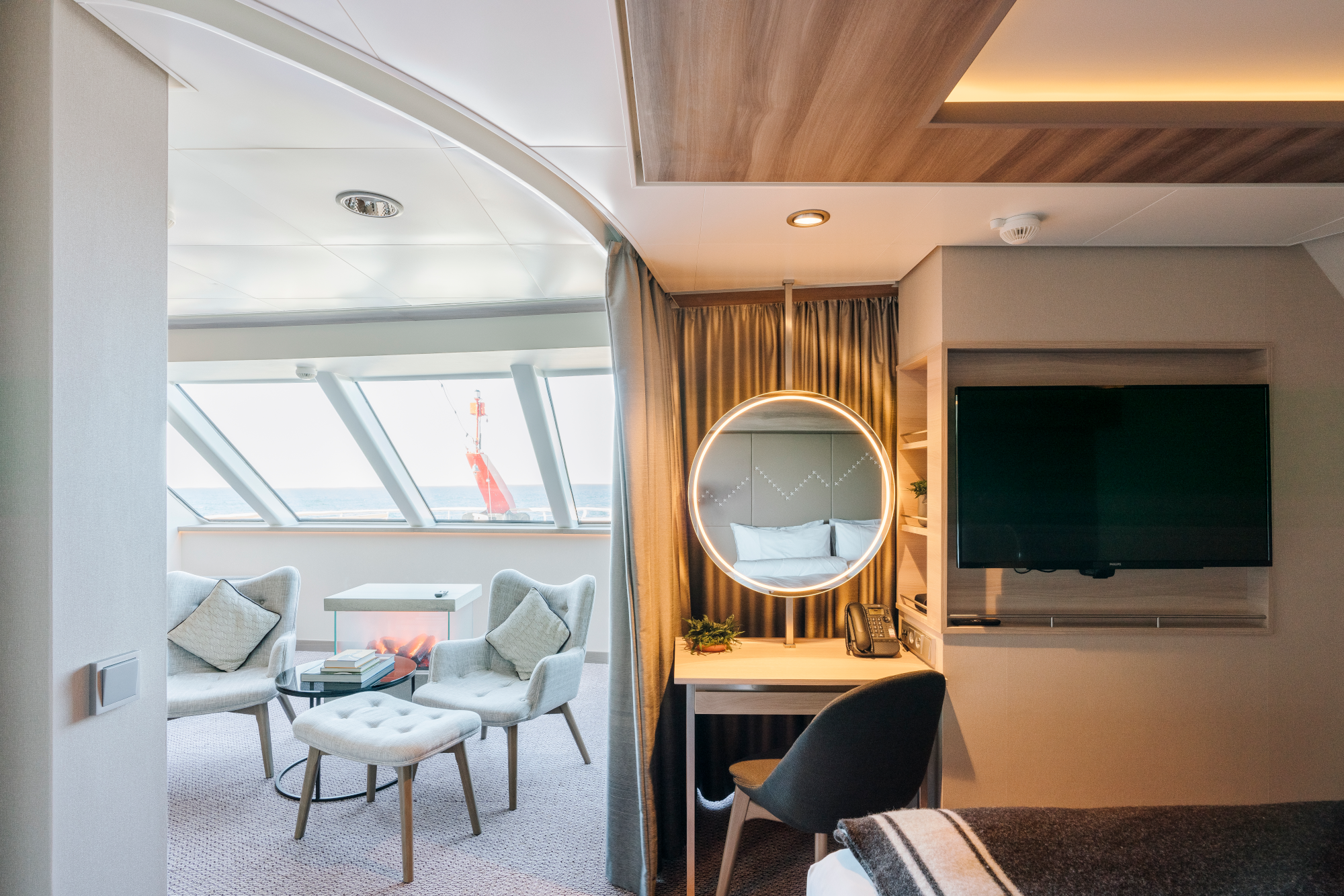 MyCruise Hurtigruten MS-Roald-Amundsen Kahytter Suite MF3